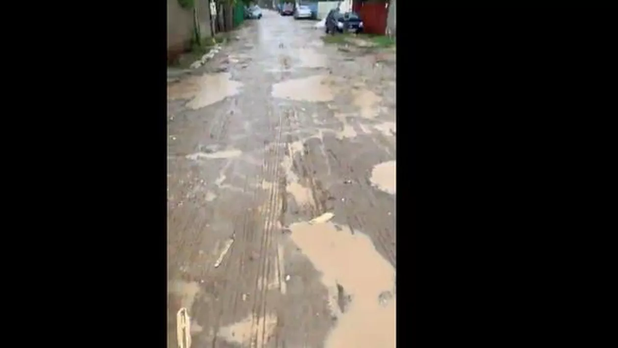 Cum arată străzile din Sectorul 1 după ploaie. Ioana Constantin (PMP): Primarul Dan Tudorache a zis că nu se poate asfalta din cauze obiective. Să le spună oamenilor care sunt acele cauze (VIDEO)