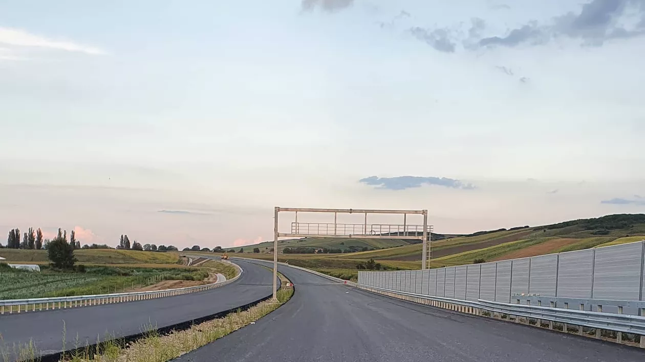 Autostrada Borș-Brașov: CNAIR a semnat contractul pentru lotul Nușfalău - Suplacu de Barcău. Cât vor costa cei 13,5 kilometri