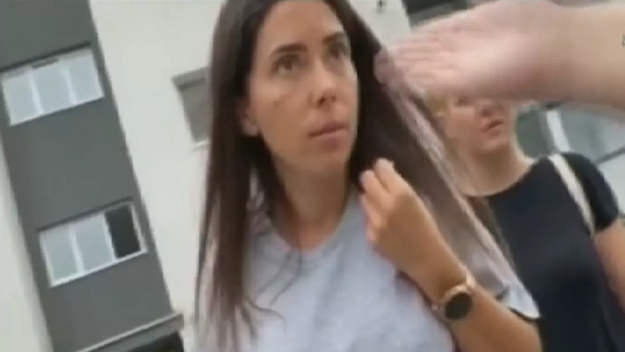 Două femei s-au bătut pentru un loc de parcare (VIDEO)