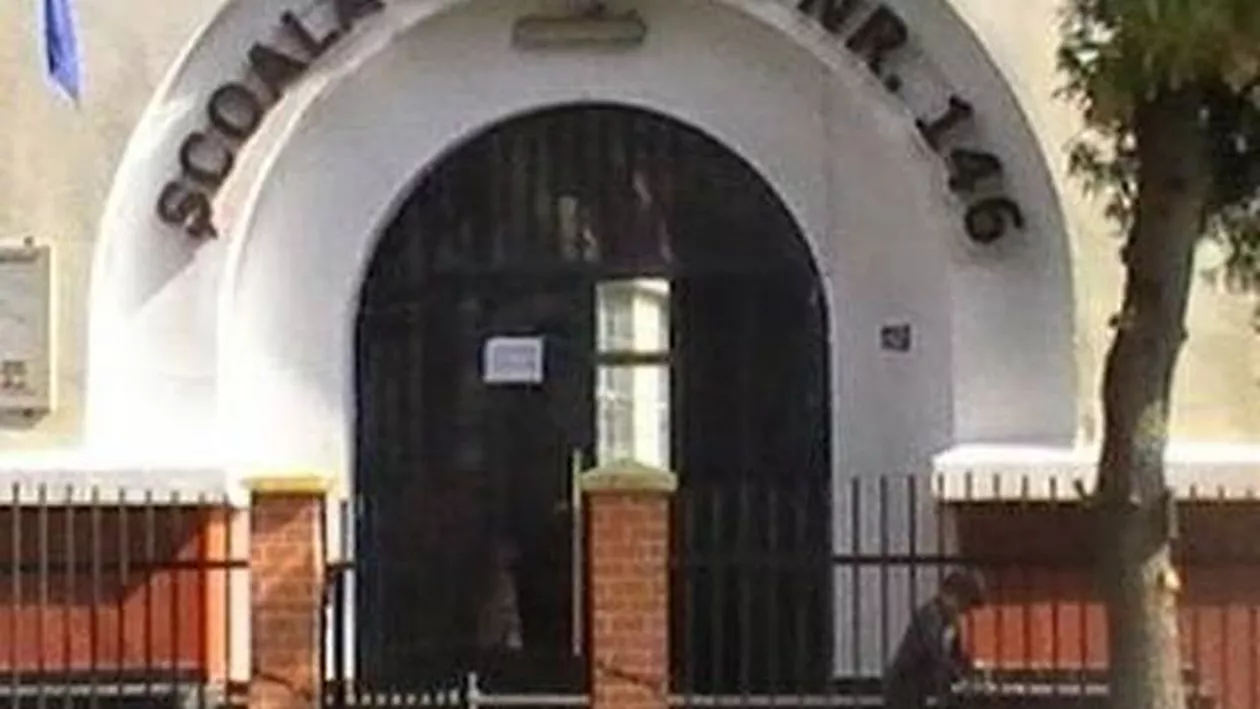 Trei profesori de la o școală gimnazială din București, testați pozitiv pentru COVID-19. Cursurile vor începe online pentru cel puțin 14 zile (VIDEO)