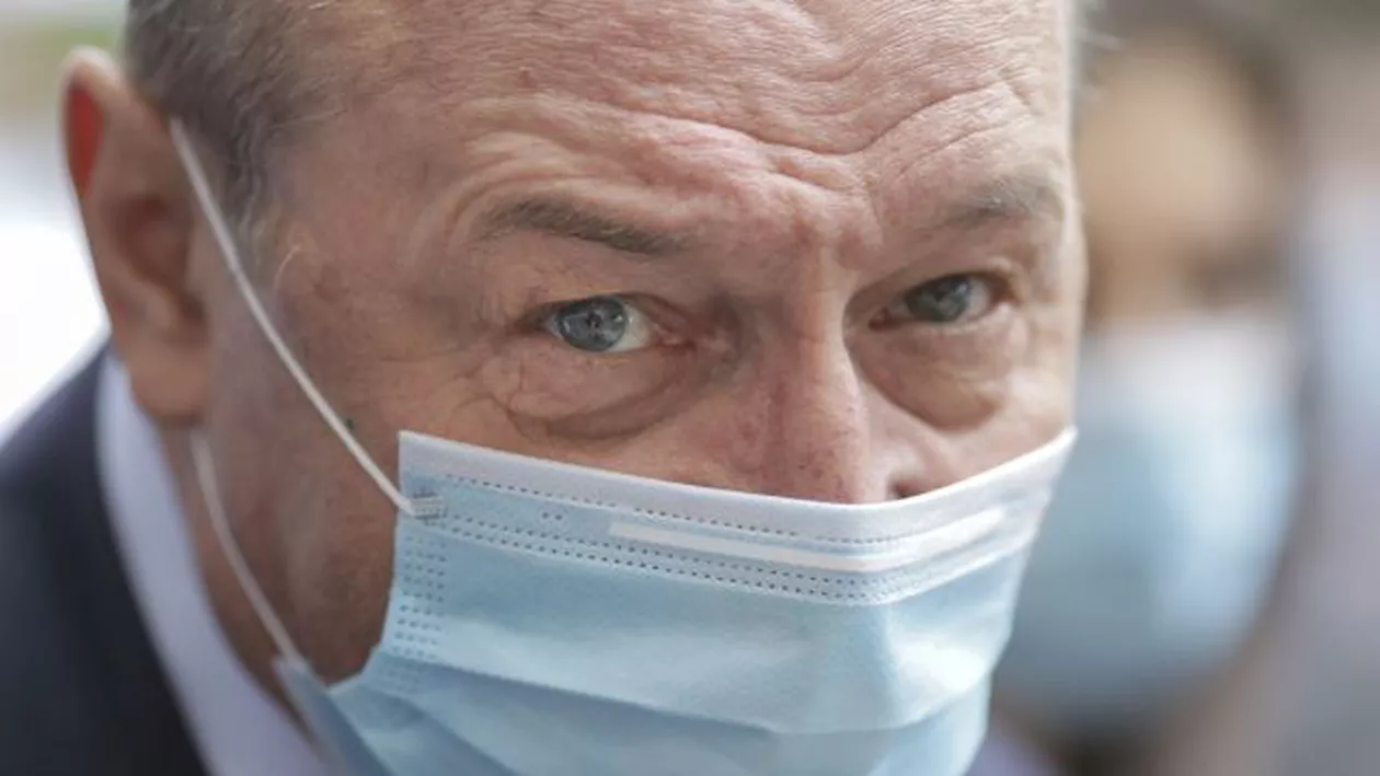 Traian Băsescu, provocare pentru Gabriela Firea și Nicușor Dan: „Dacă tot stau cu spatele la dezbateri, o să le dau șuturi în spate până fac bătături dacă nu vin la o dezbatere pentru Capitală. Eu vreau cu amândoi și cu fiecare în parte”
