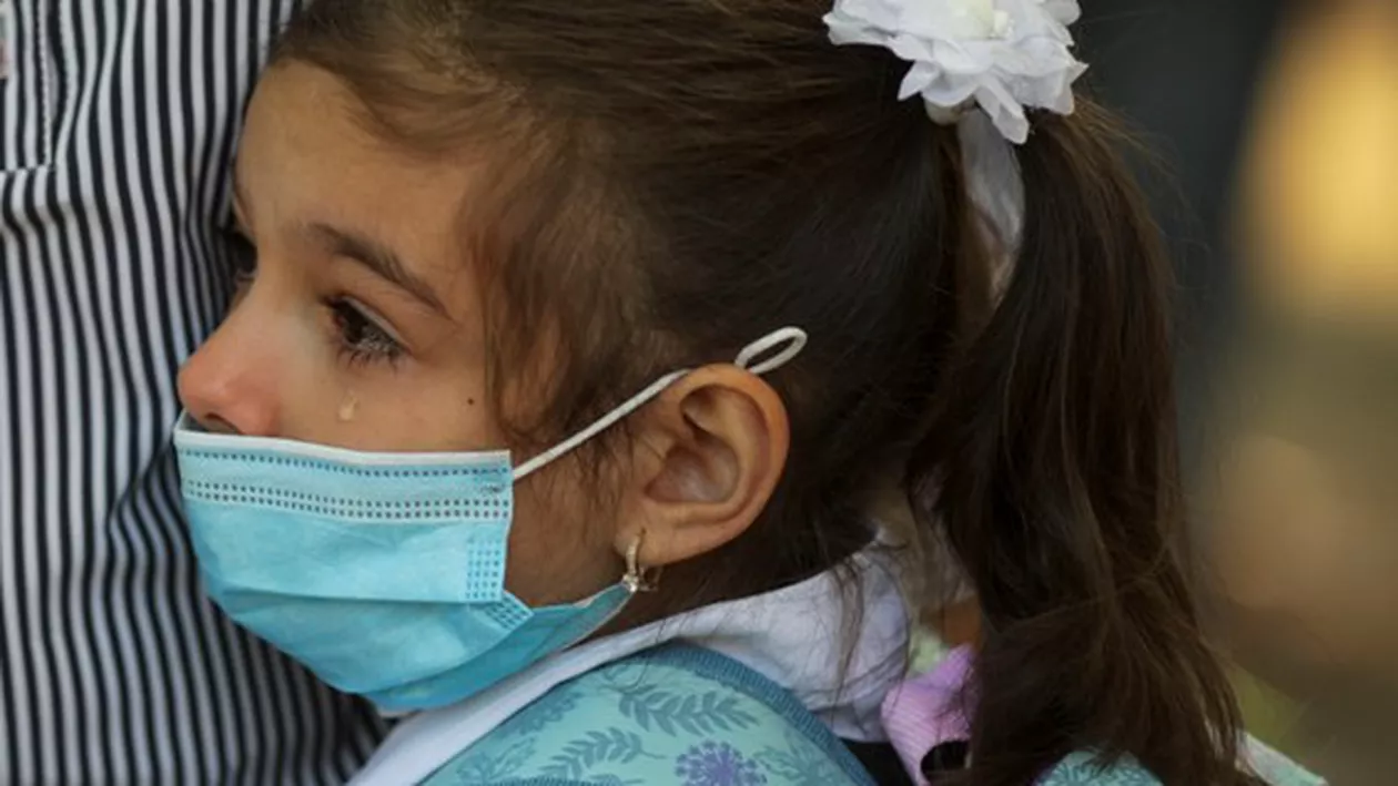 Anul școlar 2020-2021: Trei milioane de copii reîncep cursurile în condiții speciale, în contextul pandemiei de coronavirus. Peste 260 de unități de învățământ din România se încadrează în scenariul roșu (FOTO)