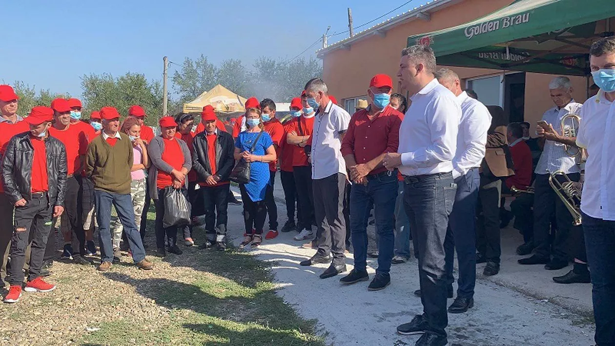 O acțiune electorală PSD cu mici, bere și fanfară, motiv de nervi în partid: „Primarul crede că poate să facă ce vrea”