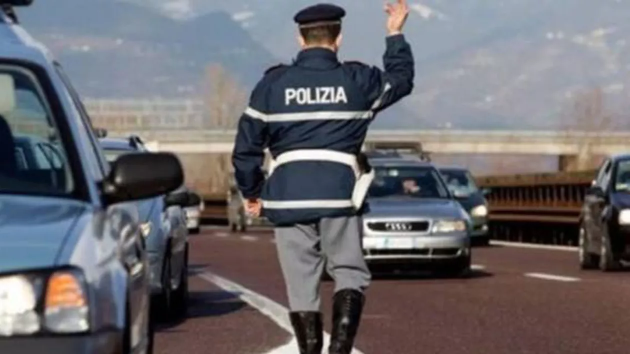 Urmărire ca-n filme în Italia: Un şofer român A GONIT 15 km cu poliția pe urme! Când au reuşit să îl prindă, agenţii au înţepenit…