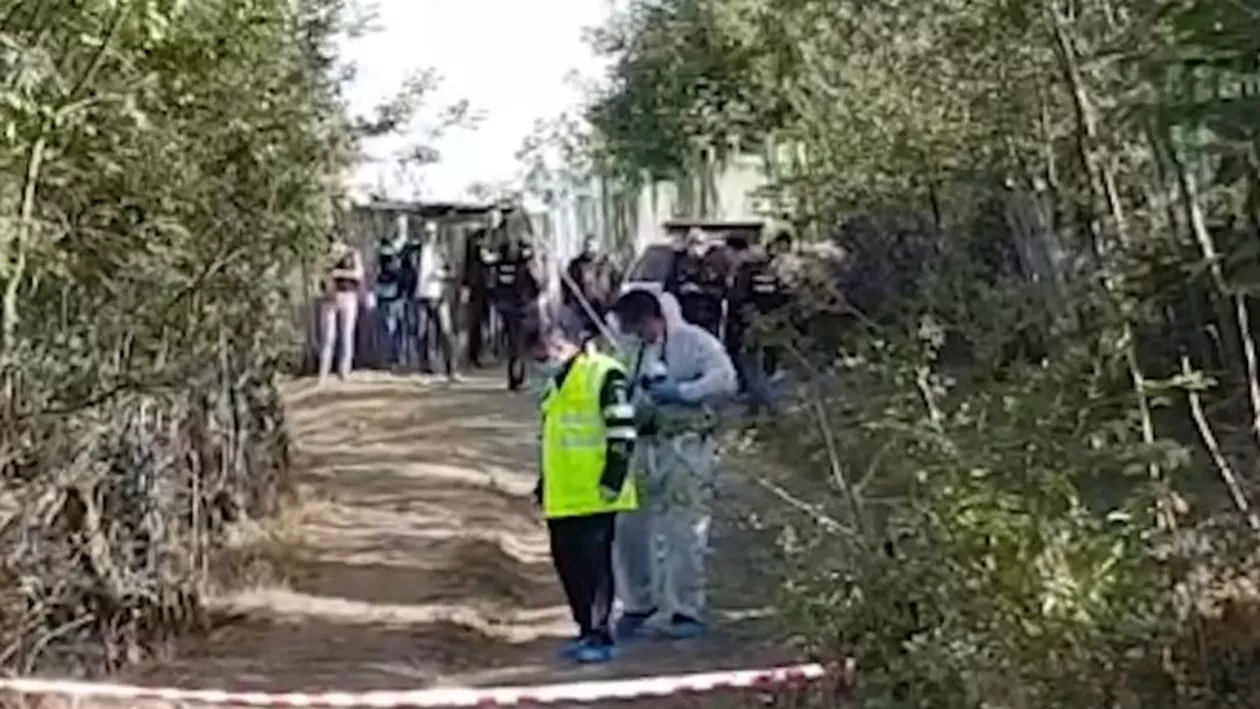 Scene de groază în Vaslui. Un bărbat a fost ucis din gelozie și agățat de un gard (VIDEO)