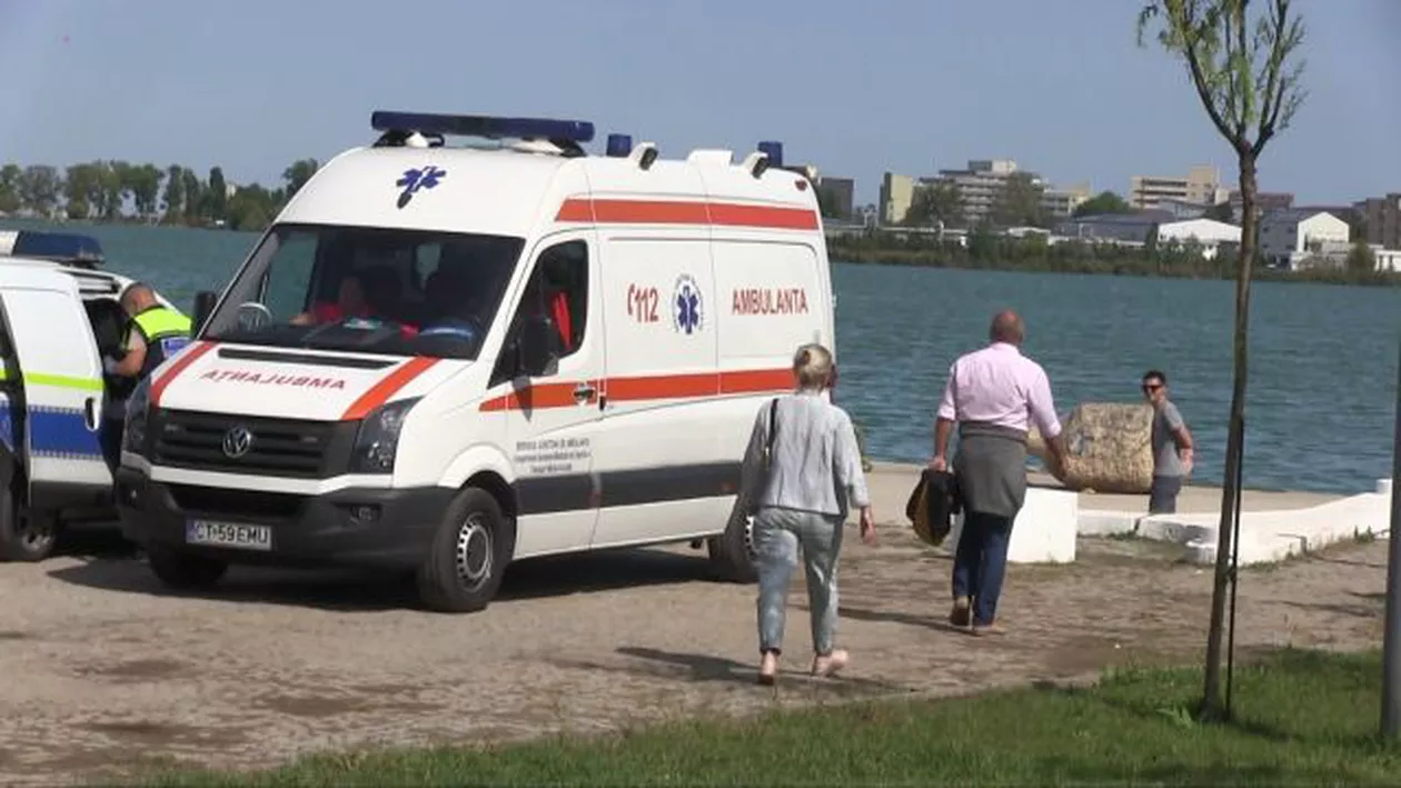 Turista se afla pe malul Lacului Tăbăcăriei din Constanța, când a văzut ceva plutind în apă. A sunat imediat la 112