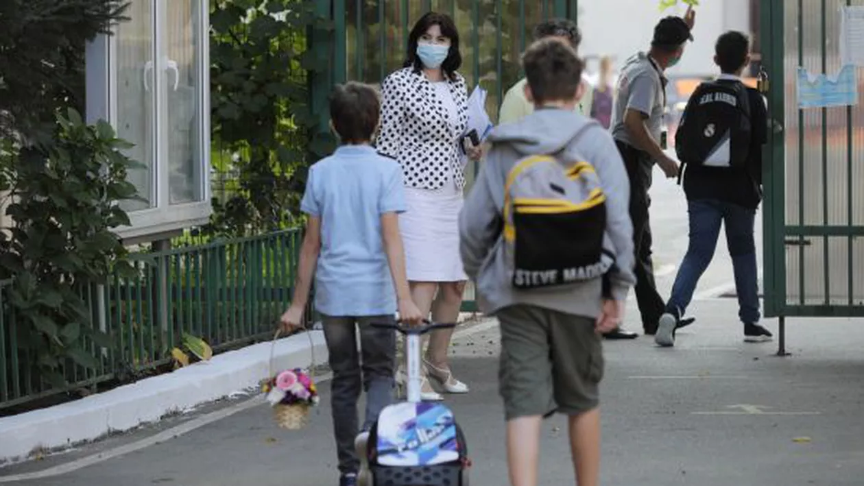 Părinții vor putea primi zile libere, în cazul suspendării sau limitării cursurilor școlare. Senatul a adoptat proiectul inițiat de Guvern