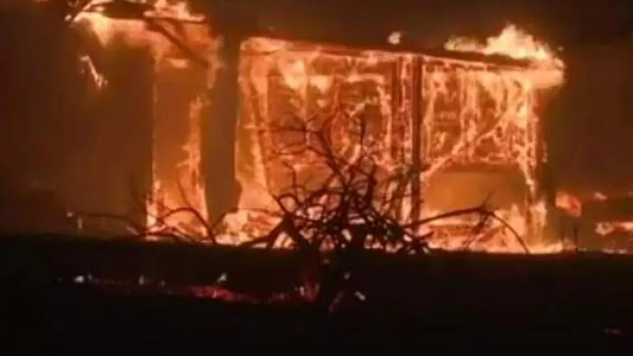Un bărbat din Vaslui și-a incendiat casele, deși are patru copii. Motivul halucinant pentru care a recurs la acest gest