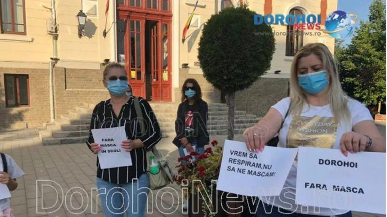 Protest la Dorohoi împotriva purtării măștilor în școli. Primarul localității pentru B1.RO: Voi lua legătura cu protestatarii pentru a afla mai multe despre nemulțumirile lor