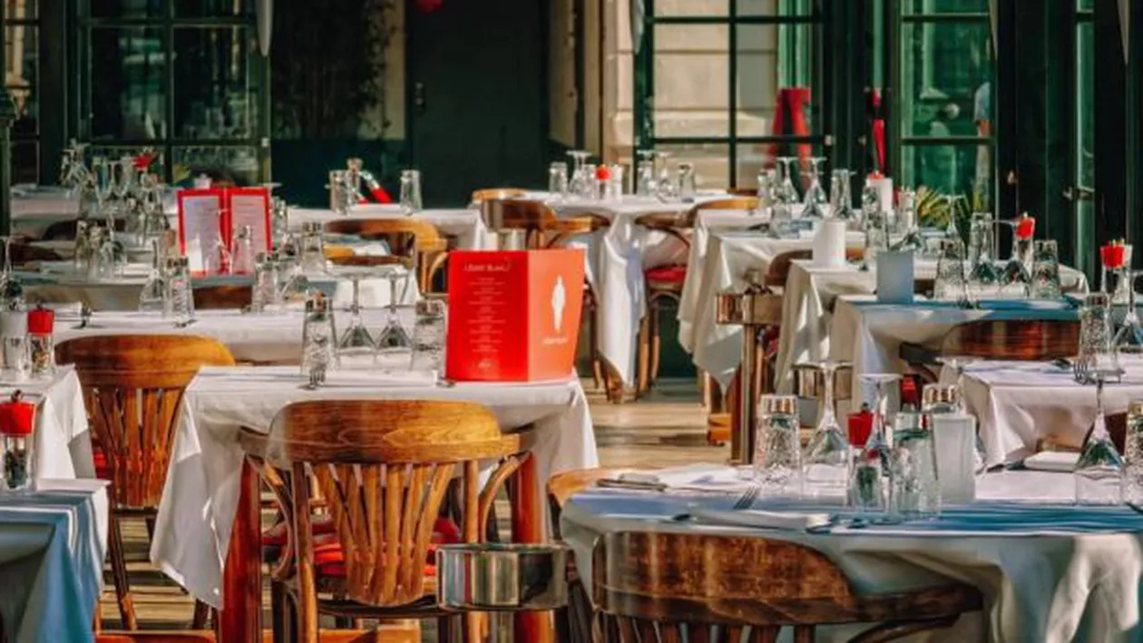 Primarul unei regiuni franceze îndeamnă populația să ocupe restaurantele, pentru a le împiedica închiderea / „Nesupunere civilă şi paşnică”