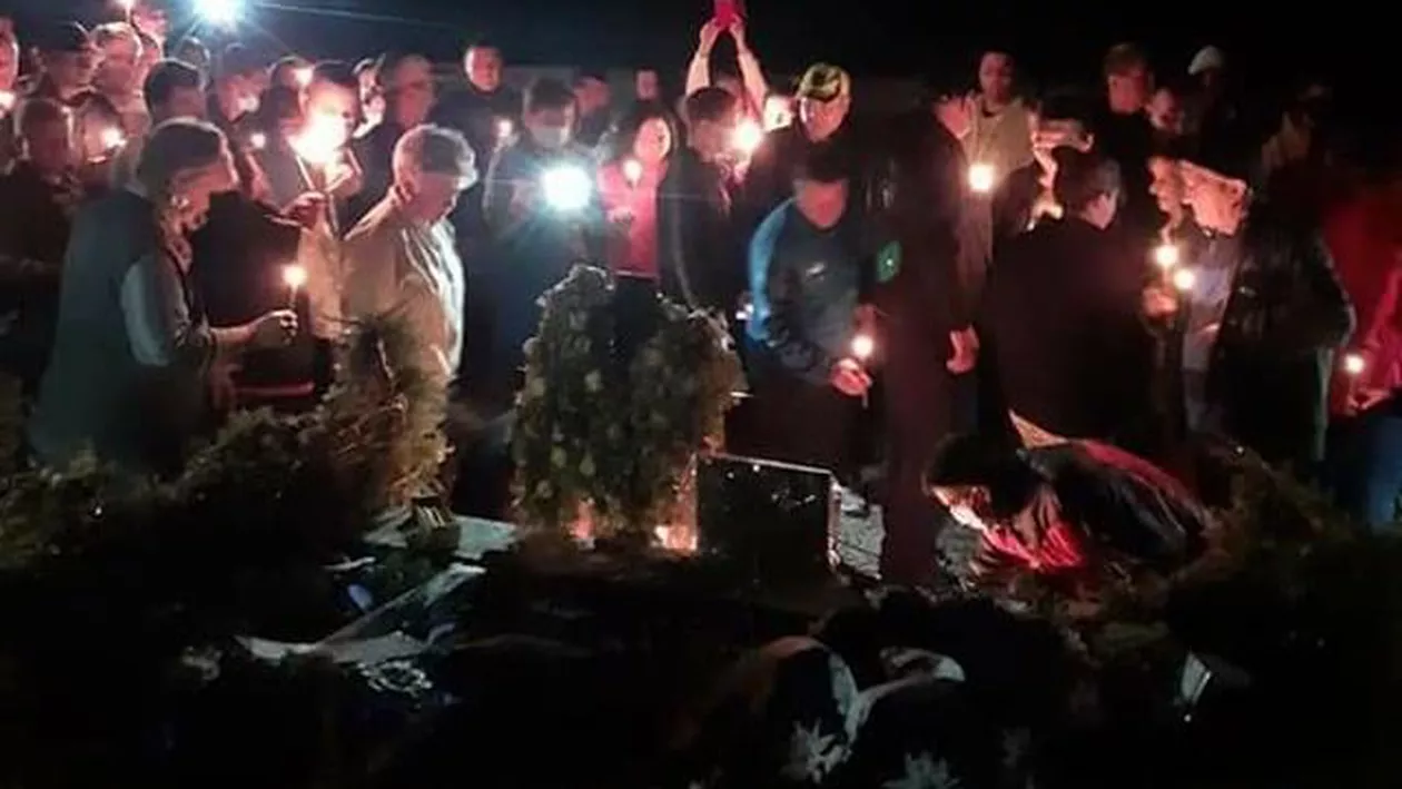 Petrecere la mormântul lui Ion Aliman după ce a ieșit primar în Deveselu. Candidatul a murit de COVID-19 înainte de alegeri (VIDEO)