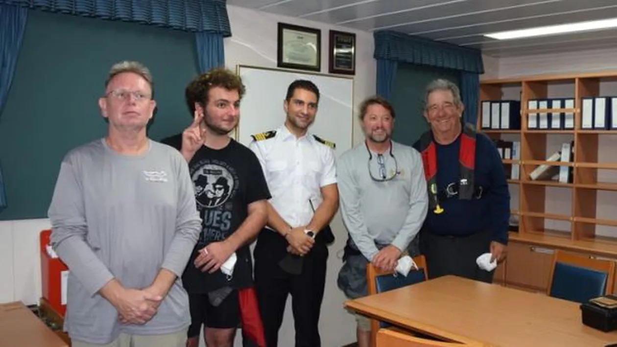 Klaus Iohannis a decorat un comandant de navă. Bogdan Rusu a salvat patru marinari în timpul furtunii tropicale Sally