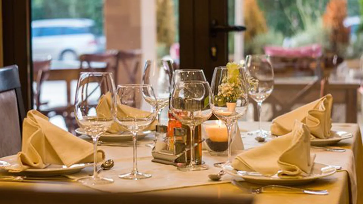 Bucureștiul a depășit pragul de 1,5 infectări cu coronavirus la mia de locuitori. Autoritățile pot dispune închiderea restaurantelor, cafenelelor și a sălilor de jocuri
