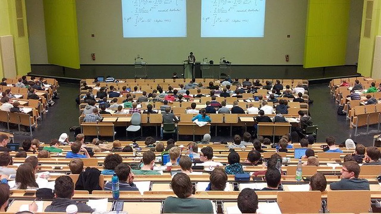Cel puțin 770 de studenți depistați cu COVID-19 la o universitate din Marea Britanie. Aproximativ 10% dintre ei sunt simptomatici
