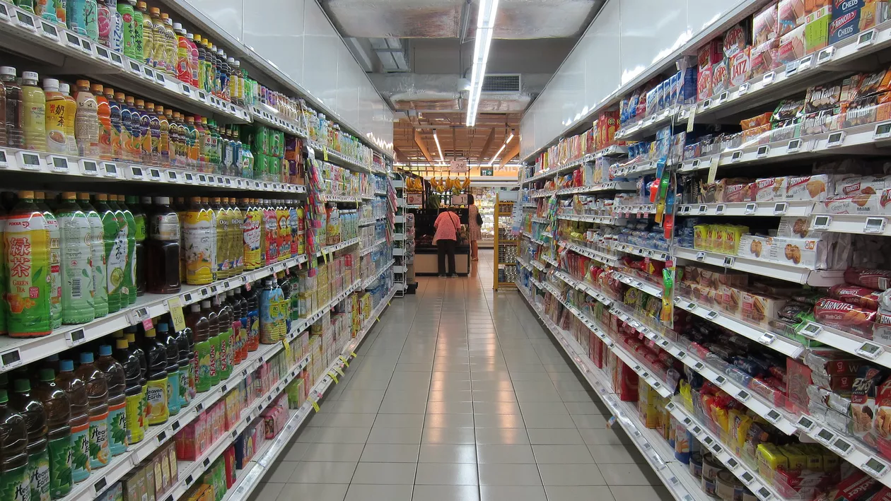 O femeie din Iaşi a obţinut despăgubiri de 3.400 de euro, după ce a alunecat şi şi-a rupt mâna într-un supermarket