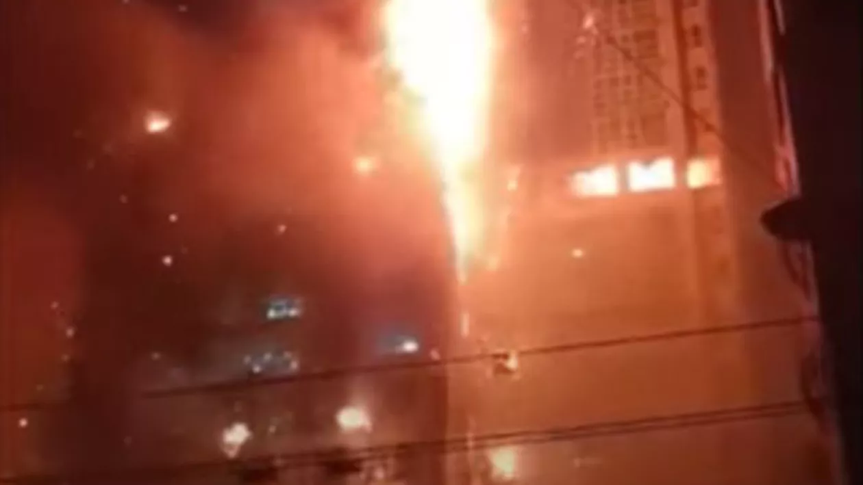 Incendiu la un zgârie-nori din Coreea de Sud: Zeci de persoane au ajuns la spital (VIDEO)