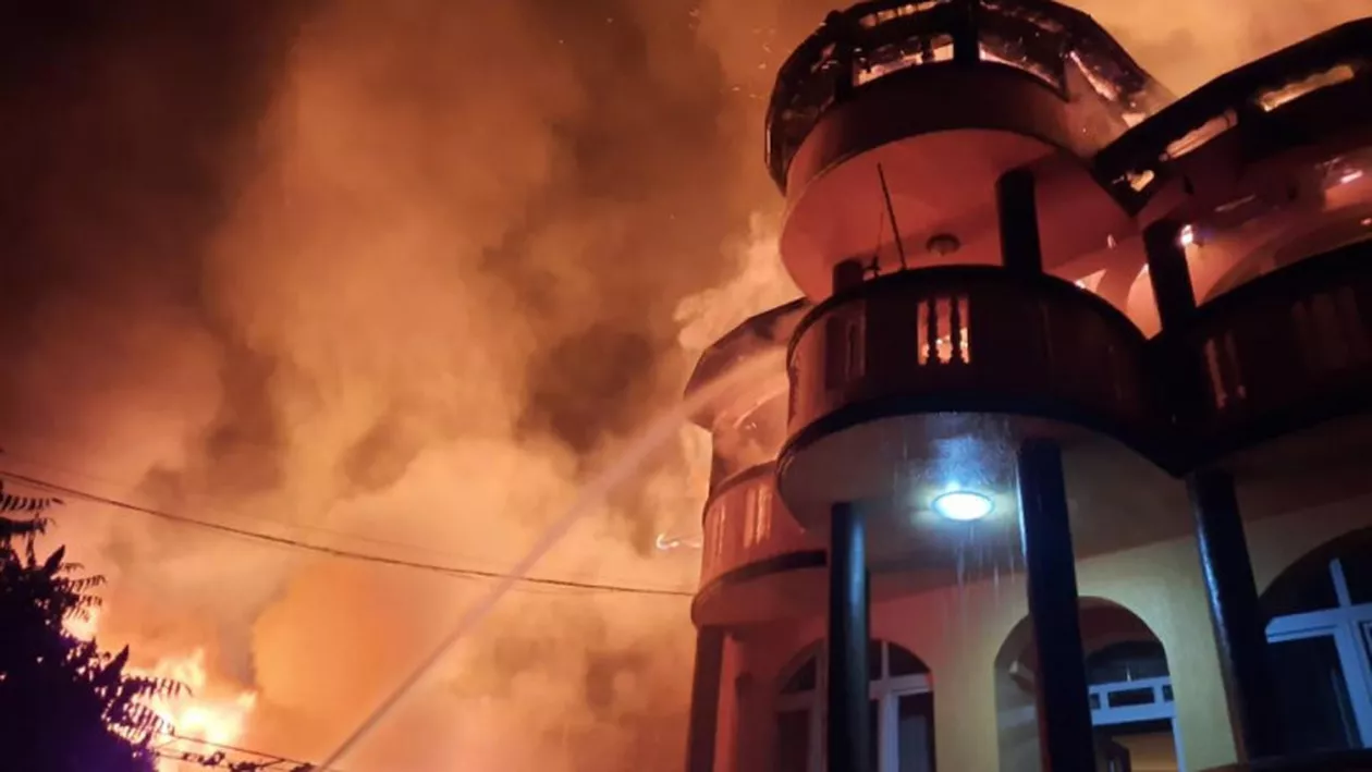 Minor decedat și un bărbat cu arsuri pe 25% din corp, în urma unui incendiu puternic la o vilă din Sectorul 3 (VIDEO)