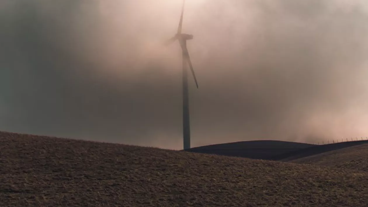 Prognoza meteo, azi, 14 octombrie 2020. Vremea rămâne rece, vântul suflă cu putere, iar pe crestele munților continuă să ningă