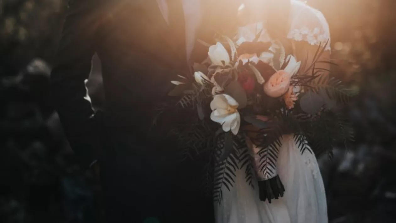 Oradea: Peste 350 de suspecți de COVID-19, după ce au participat la o nuntă la care mireasa era infectată