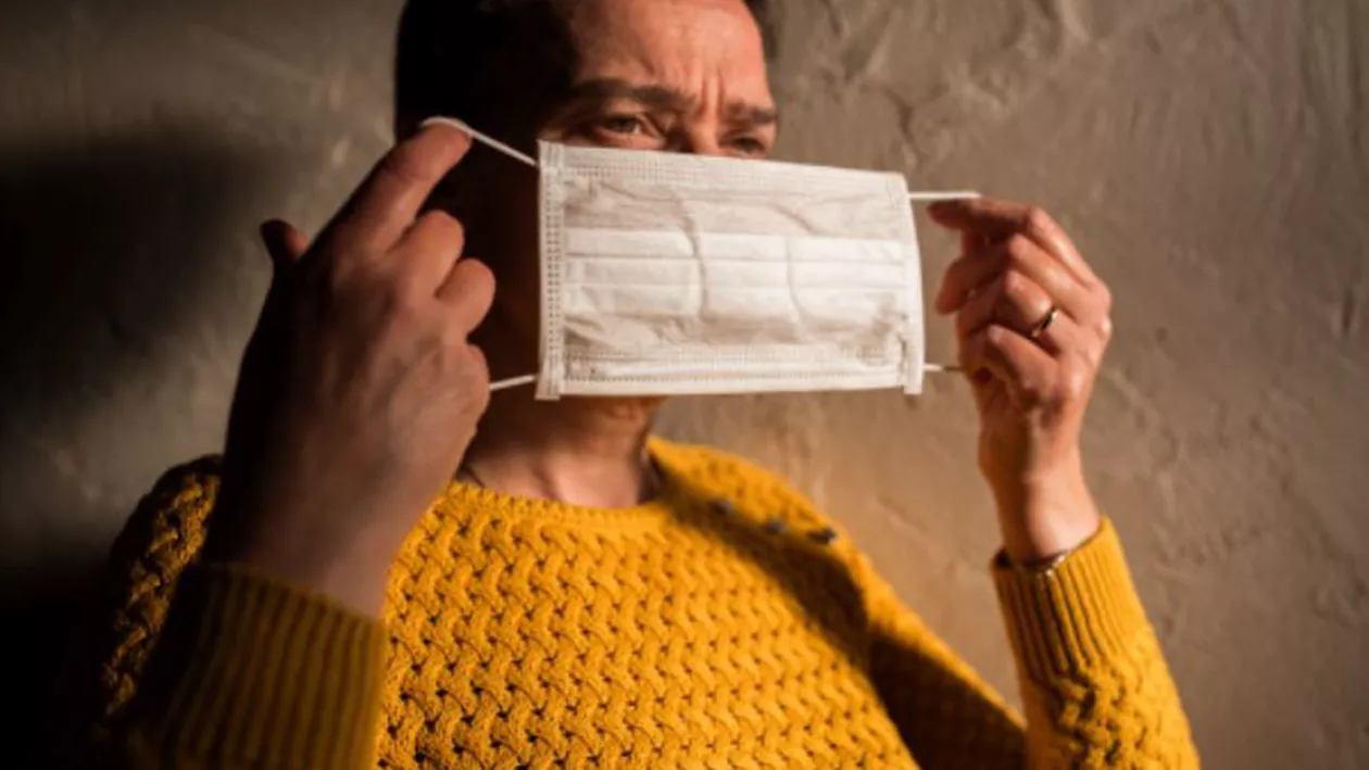 Municipiul Sfântu Gheoghe: Masca de protecție, obligatorie în toate spațiile deschise. Școlile trec la scenariul roșu