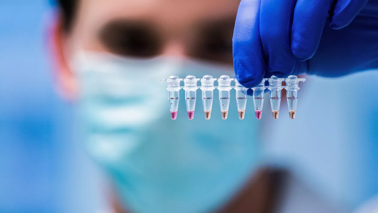 Noi recorduri negative în România: 4.902 cazuri noi de COVID-19 și 98 de decese în 24 de ore / La Terapie Intensivă sunt internați 778 de pacienți cu coronavirus