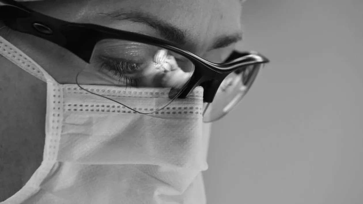 Medicii francezi avertizează: Am pierdut controlul asupra pandemiei de coronavirus. Tot mai multe restricții sunt introduse în Europa