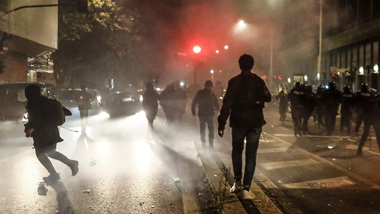 Proteste în Italia. Reprezentanții domeniului HoReCa, nemulțumiți de restricțiile luate de autorități în contextul pandemiei de COVID-19 (VIDEO)