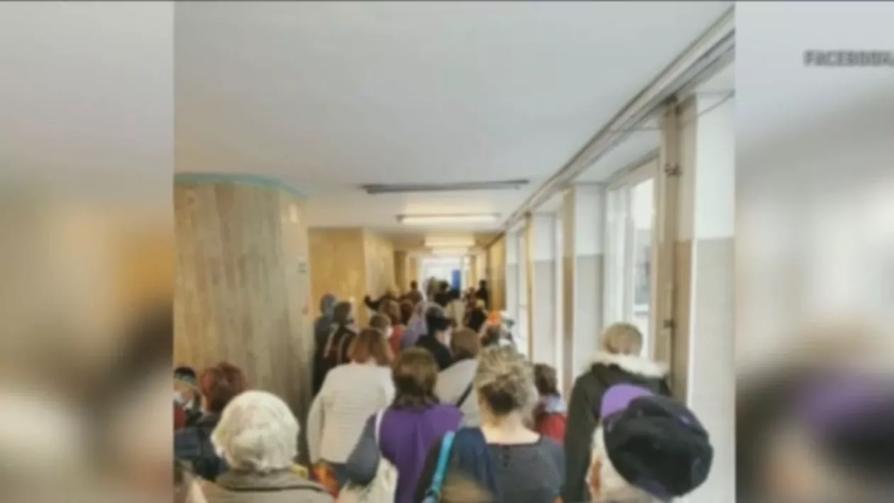 Situație revoltătoare în București. Sute de bolnavi de cancer au stat îngrămădiți la coada pentru testarea de COVID-19 (VIDEO)