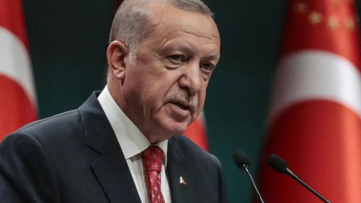 Charlie Hebdo întreține tensiunile dintre Turcia și Franța. A publicat, pe prima pagină, o caricatură cu președintele Erdogan