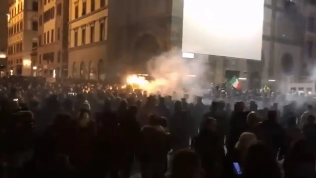 Italia: Protest anti-restricții, marcat de violențe, la Florența. „Suntem muncitori înfometaţi! Ruşine!, Vrem să muncim!, au scandat manifestanții (VIDEO)