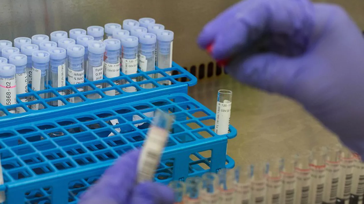 Spitalul din Bârlad a suspendat testarea pentru Covid-19, după ce medicul laborant a fost depistat pozitiv