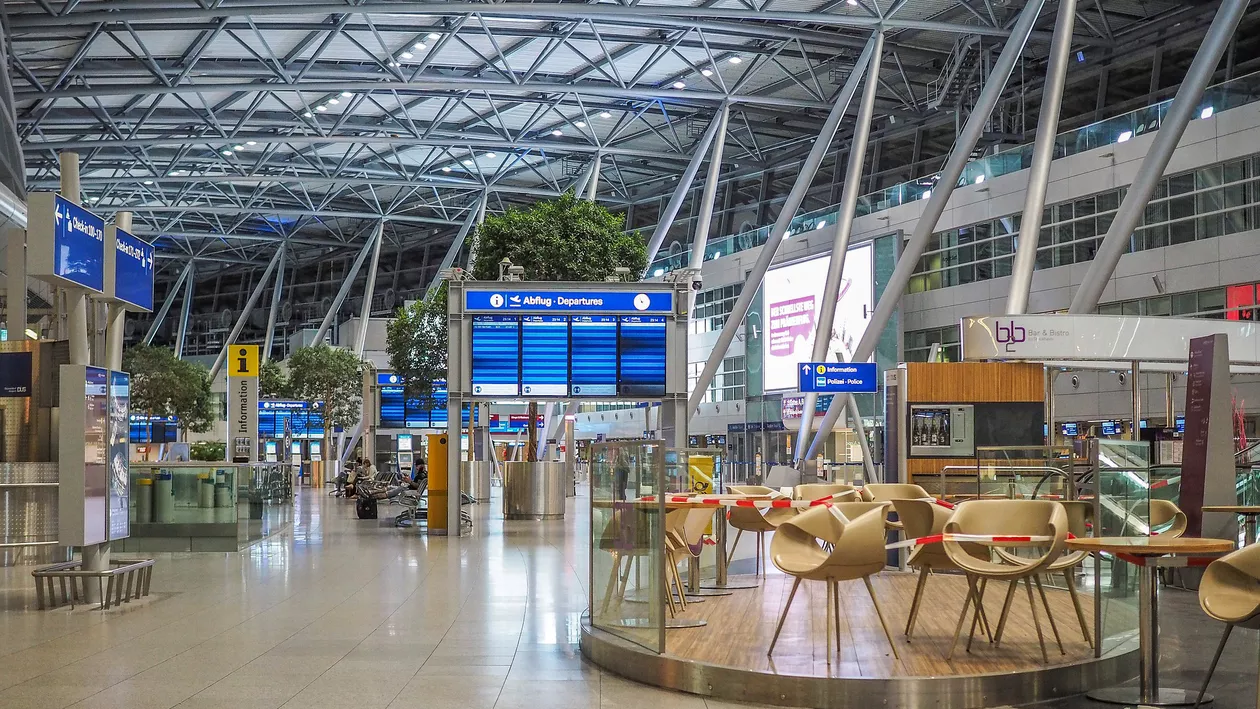 Criza COVID-19 ar putea cauza pierderea locurilor de muncă pentru 400.000 de angajați din industria ospitalității. Operatorii din turism se pregătesc de proteste în stradă