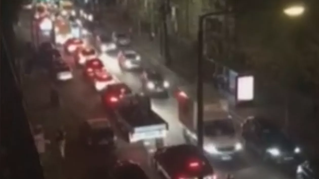 CORONAVIRUS | Plecare în masă din capitala Marii Britanii. S-au format cozi record de mașini (VIDEO)