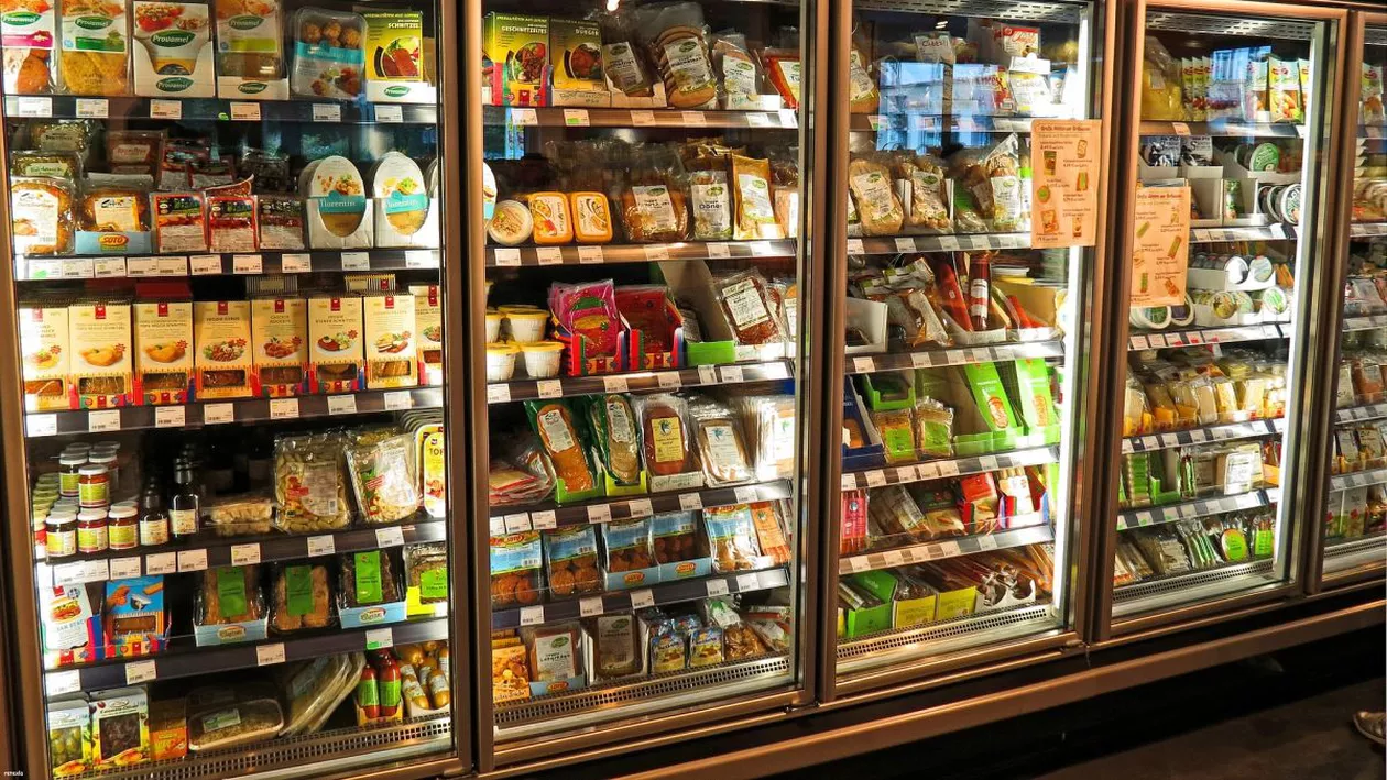 AMRCR îi îndeamnă pe români să nu apeleze la stocuri personale de alimente: Magazinele vor rămâne bine aprovizionate