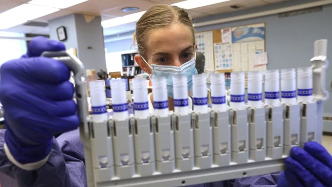 Încă un focar de Covid-19 s-a aprins în Bistrița: 17 angajați de la Casa Județeană de Asigurări de Sănătate au fost testați pozitiv