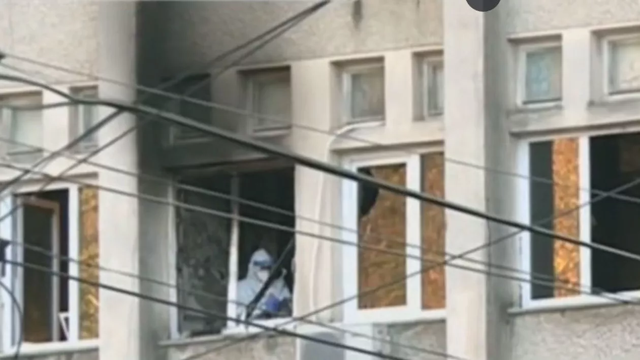 Clipe de durere. Familiile și rudele victimelor din incendiul de la Piatra - Neamț au ajuns la Spitalul Județean (VIDEO)