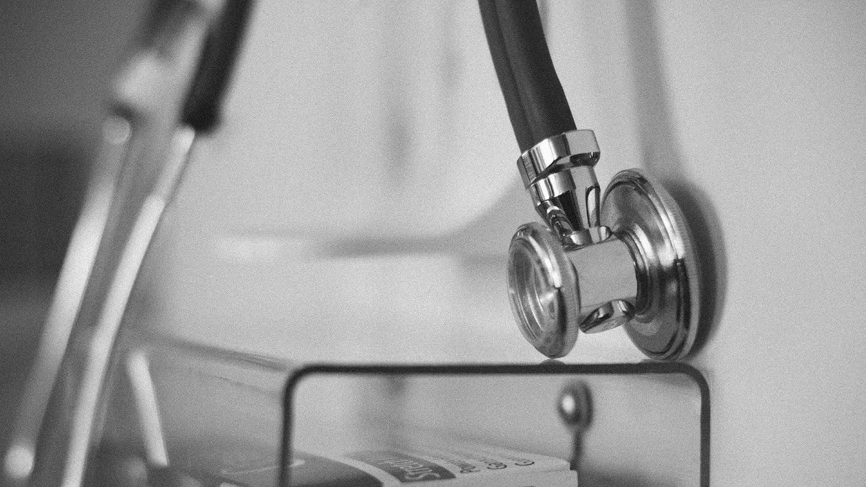 Un medic de familie a decedat din cauza infecției cu COVID-19, iar altul s-a infectat. Un oraș din Olt a rămas fără medici
