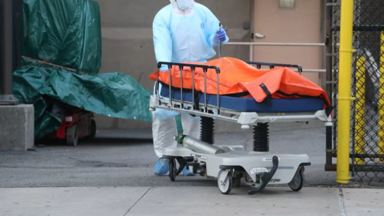 Al doilea container pentru depozitarea cadavrelor pacineților COVID a fost instalat în curtea Spitalului de Urgenţă din Sibiu 