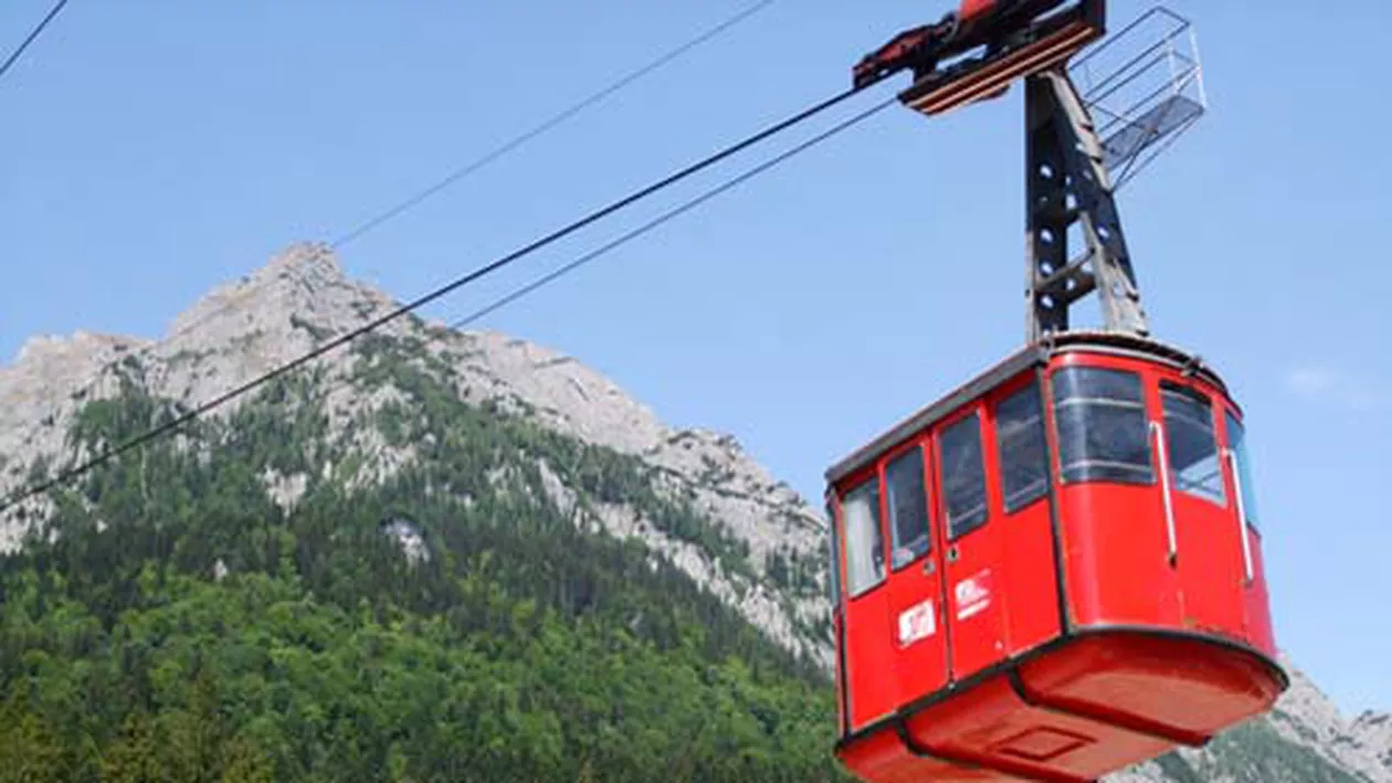 Patronatele din turism propun capacitate redusă la telecabine şi gondole şi ca acestea să circule cu geamurile deschise