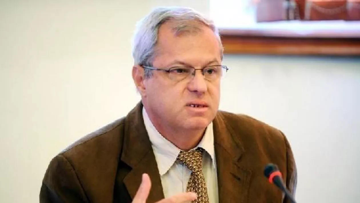 Răsvan Popescu şi-a lansat primul său volum de poezii - Pisici pe acoperiș: Titlul este și un fel de capcană, dar asta o să vadă cititorii când o să parcurgă volumul