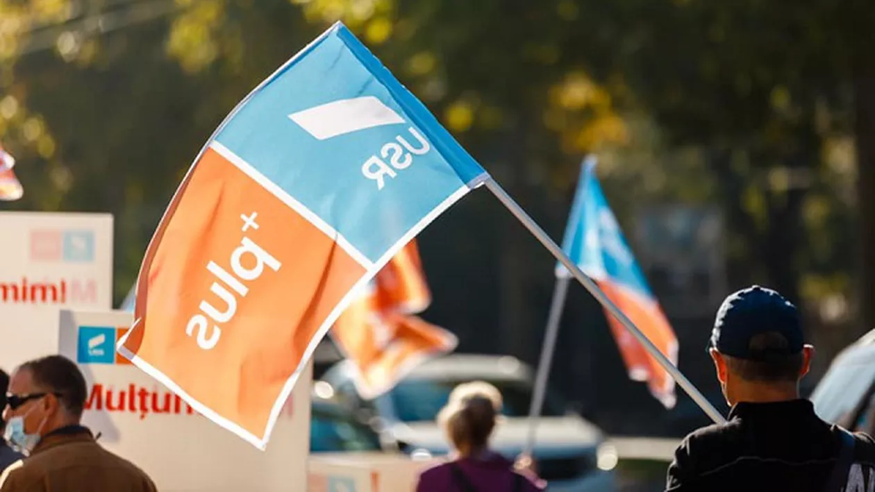 Scandalul pensiilor speciale: Cum se folosește USR de demersul populist al demisiei înainte de încheierea mandatului pentru a cere bani de la susținători