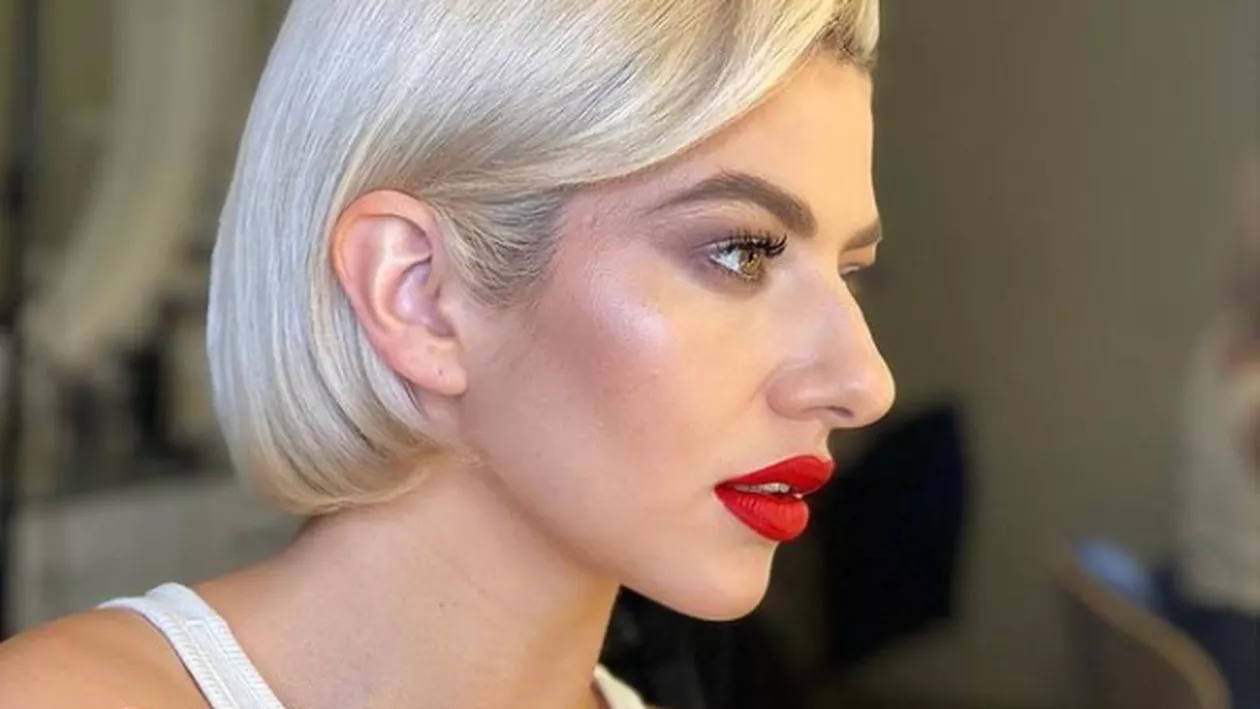 Lidia Buble a reacționat după ce prietenii virtuali i-au criticat forma nasului: „Cât timp îmi mai analizați voi nasul...”