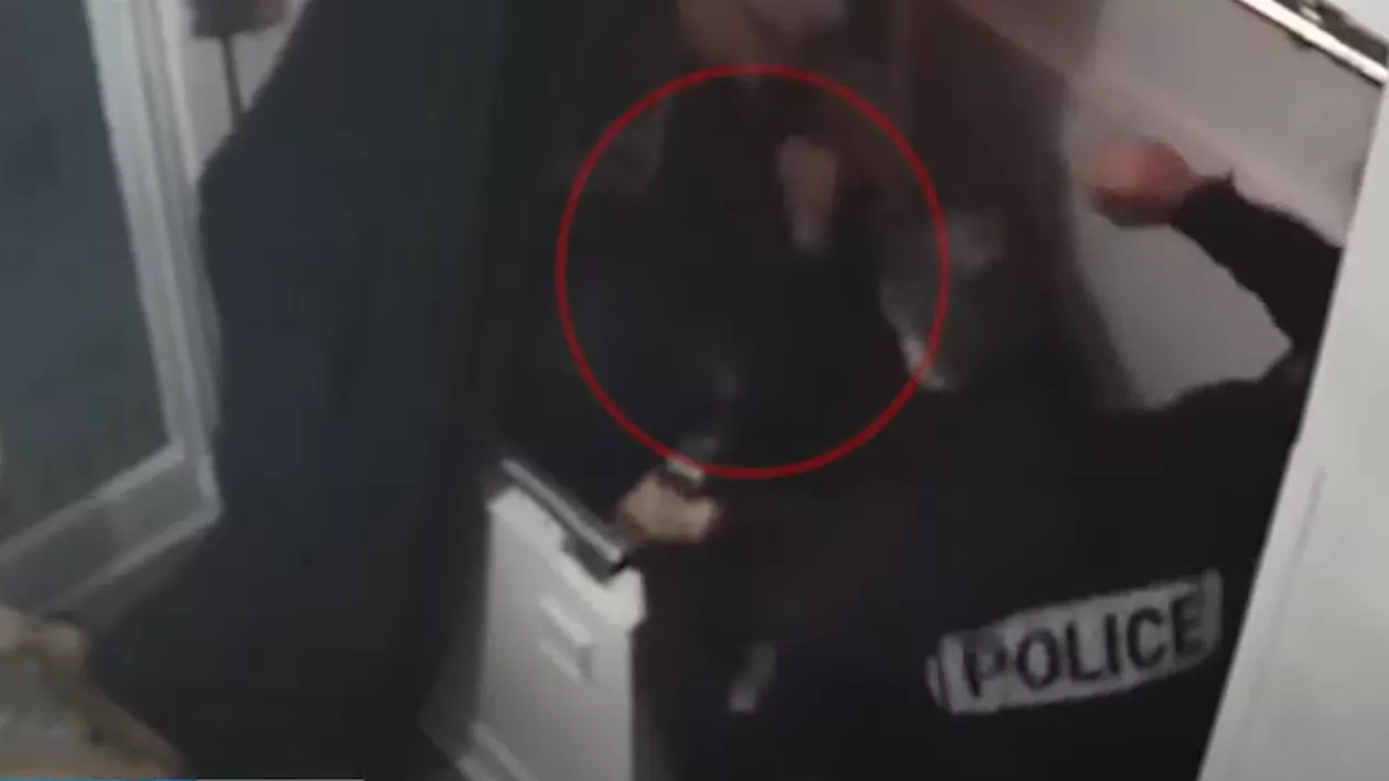 Un nou scandal în Franța: Bărbat de culoare, bătut crunt de polițiști pentru că nu purta mască (VIDEO)