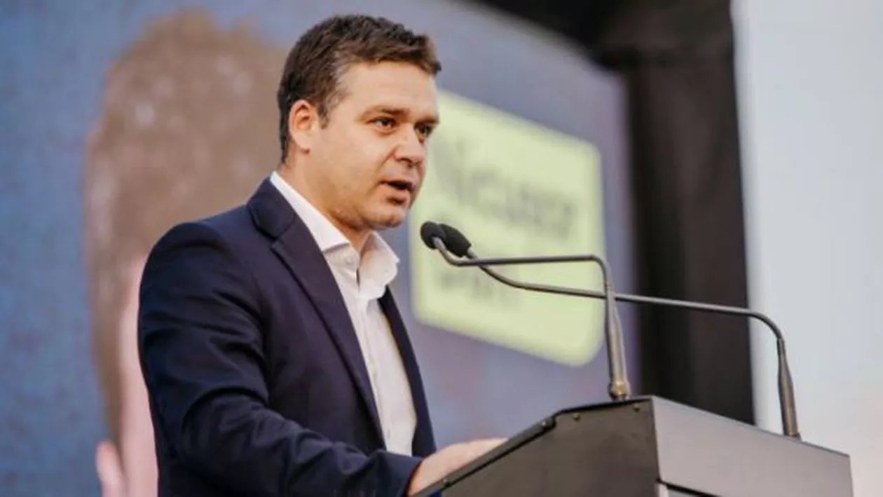 Ciprian Ciucu acuză Primăria Sectorului 6 că ar fi cumpărat mărțișoare de 20.000 de euro: „Pe asta s-au dus banii de investiții / Nu pe străzi, nu pe anvelopari, nu pe parcări sau investiții in piețe