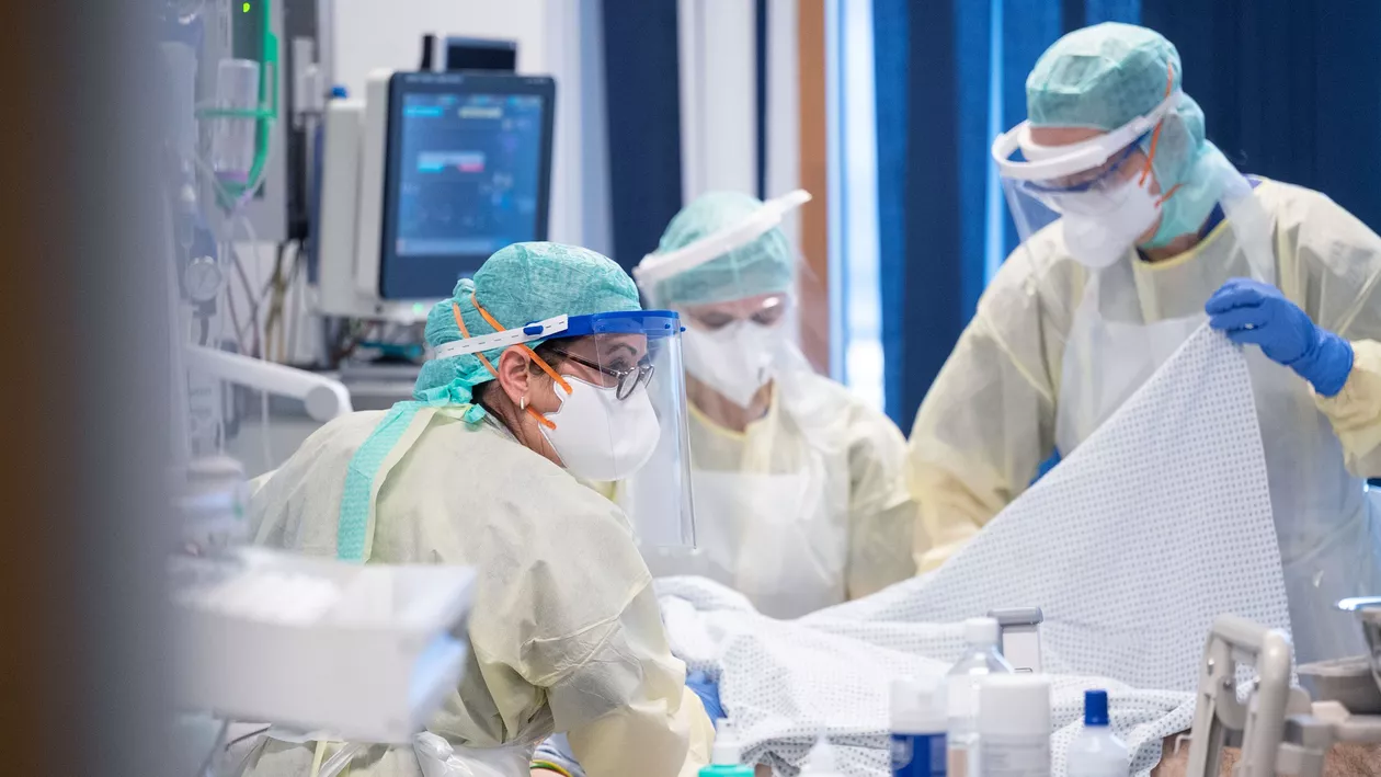 Peste 8.000 de cazuri noi de COVID-19 și 176 de decese în 24 de ore. La Terapie Intensivă sunt internați 1.275 de pacienți cu coronavirus