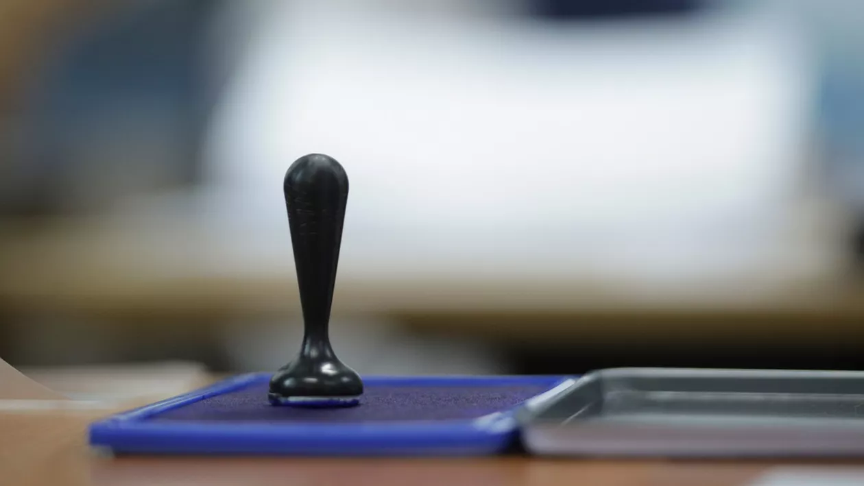 Alegeri parlamentare 2020. S-au deschis urnele de vot: Peste 18 milioane de români sunt așteptați la secțiile de votare pentru a-și alege deputații și senatorii pentru următorii patru ani