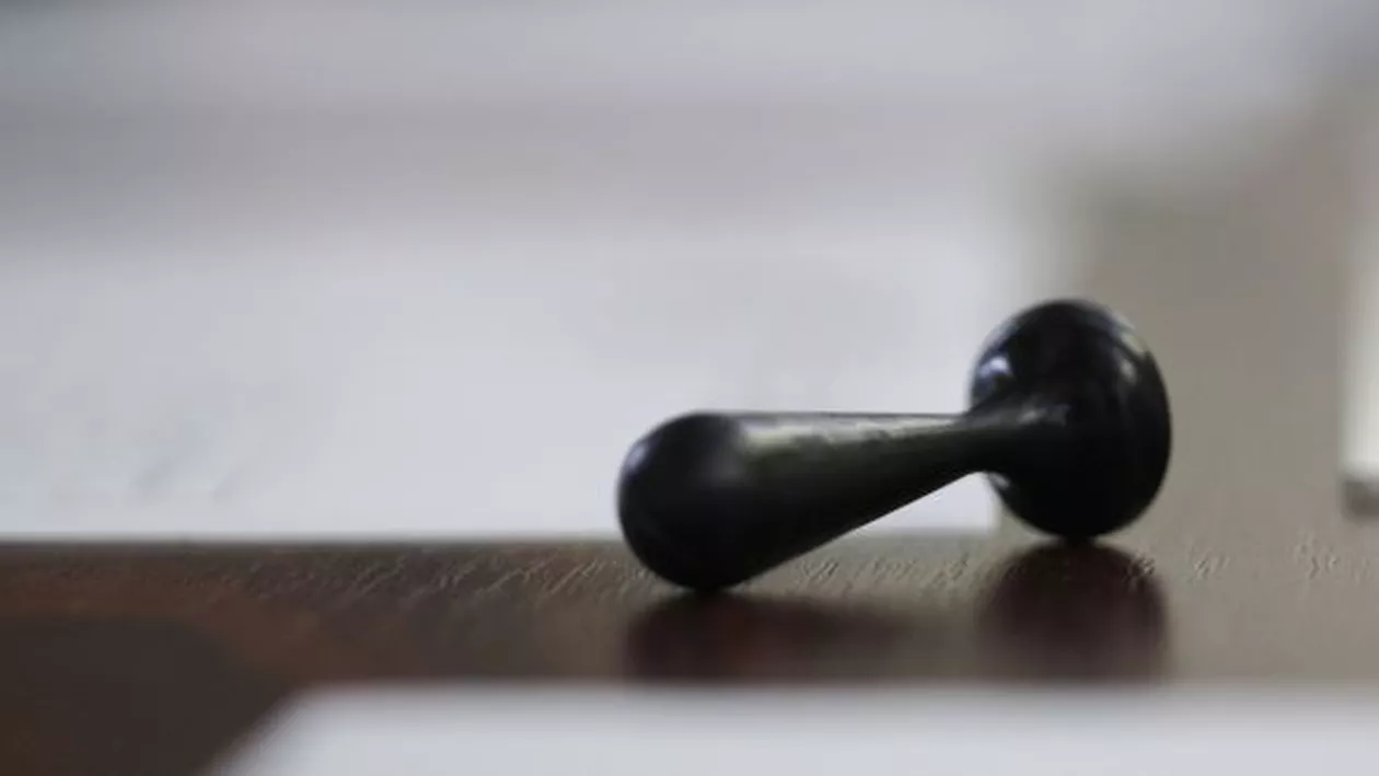 Incidente în secțiile de votare. A fost deschis un dosar penal, după ce un bărbat a primit un buletin de vot ștampilat