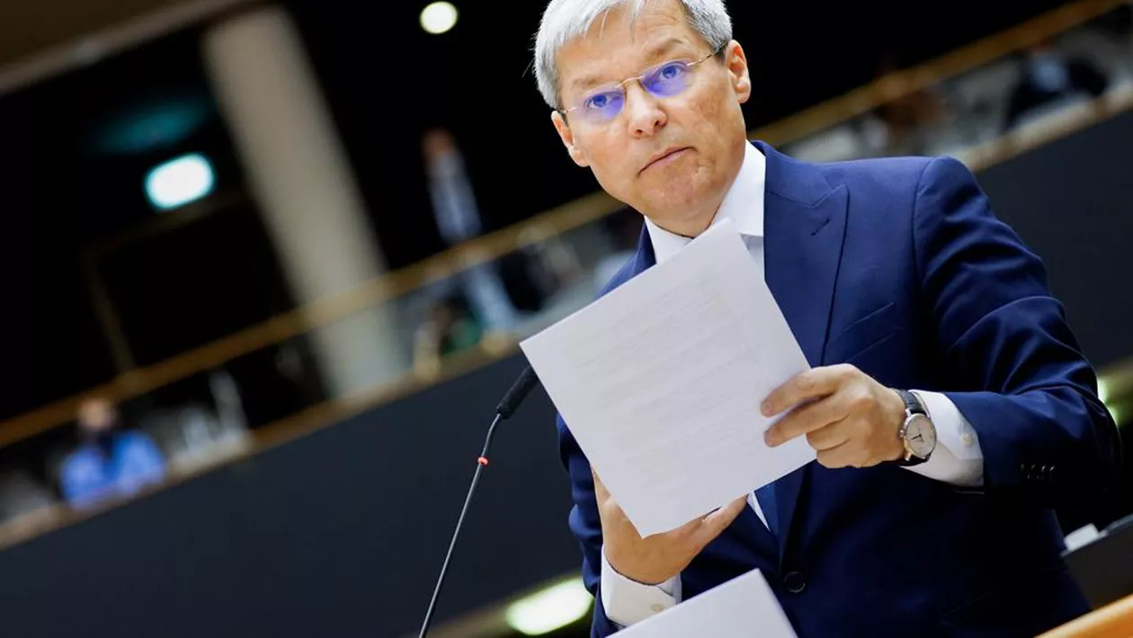 Dacian Cioloș, reacție după demisia lui Orban: Lasă cale liberă președintelui ca după consultări să vină cu o propunere care să însemne un nou început / USR PLUS se va prezenta cu propria propunere de premier