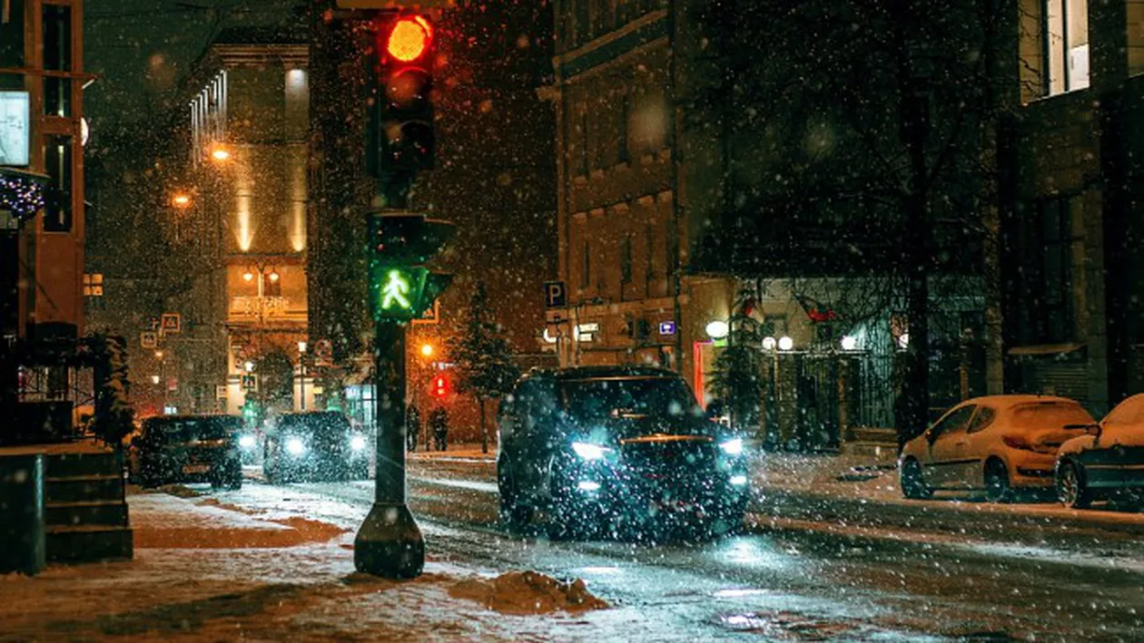 Prognoză meteo specială pentru București: Stratul de zăpadă va atinge 15 centimetri până miercuri dimineață