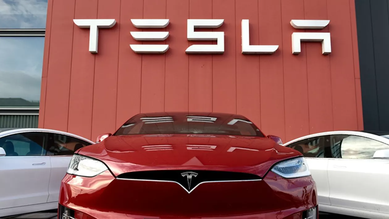 Câte mașini Tesla au cumpărat românii în 2020. Compania americană va deschide un centru în București
